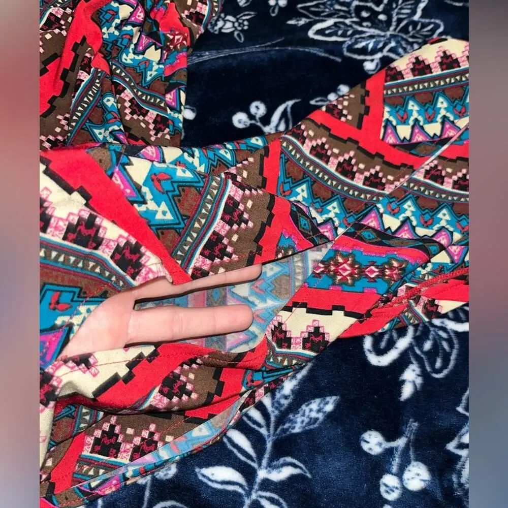 Chico’s 3/4 Sleeve Aztec Print Slit Arms Top 20” P2P - Picture 8 of 8